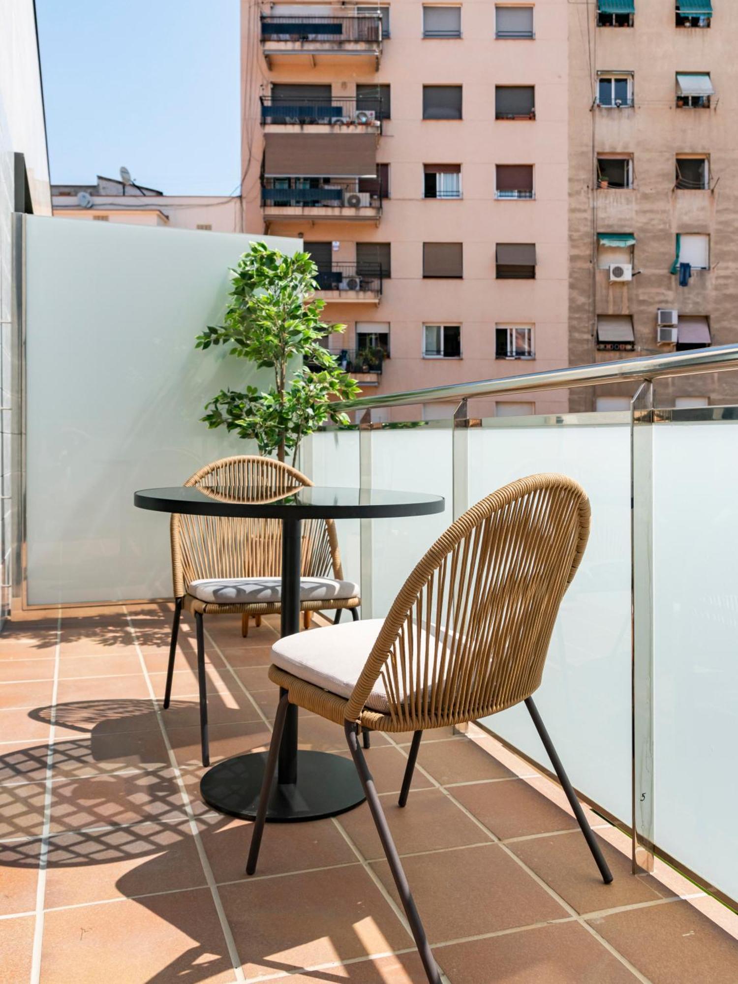 Limehome Barcelona Carrer De Besalu 82 Extérieur photo