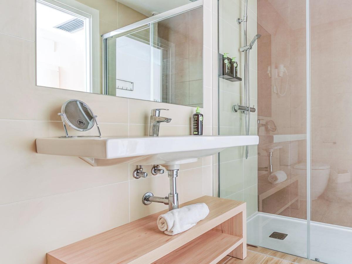Limehome Barcelona Carrer De Besalu 82 Extérieur photo